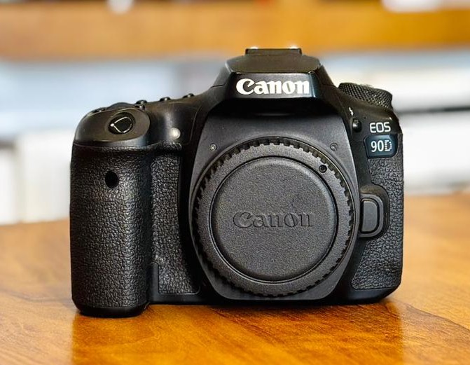 CANON EOS 90D