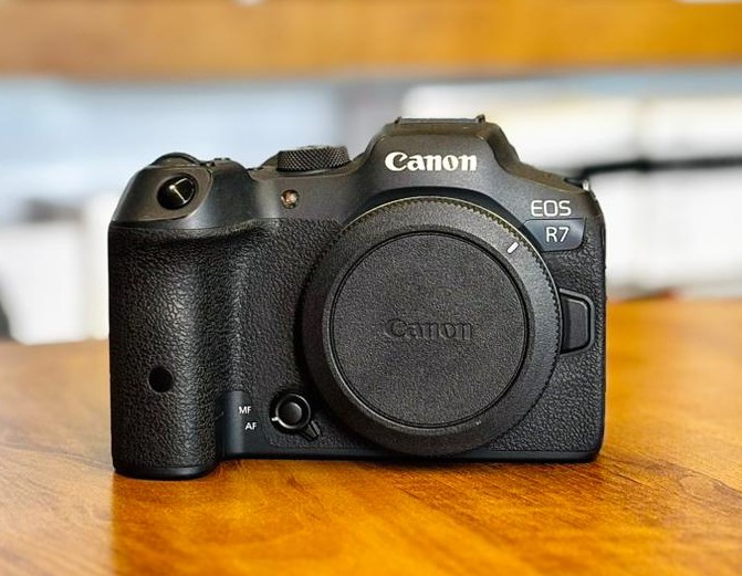 CANON EOS R7